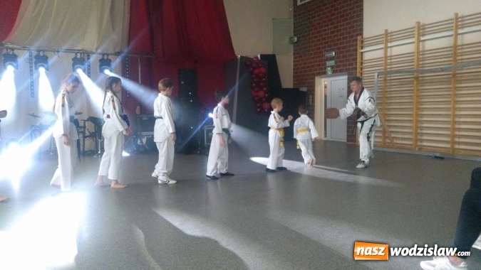 Zdjęcie w galerii na portalu naszwodzislaw.com: Koncert Charytatywny Otwórzmy nasze serca w wodzisławskim Ekonomiku wiadomości z regionu