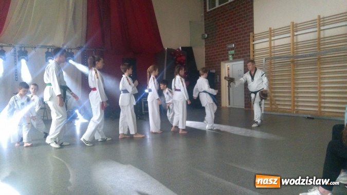 Zdjęcie w galerii na portalu naszwodzislaw.com: Koncert Charytatywny Otwórzmy nasze serca w wodzisławskim Ekonomiku wiadomości z regionu