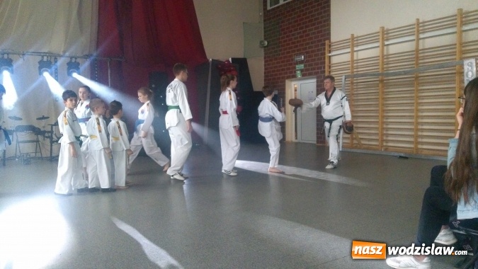 Zdjęcie w galerii na portalu naszwodzislaw.com: Koncert Charytatywny Otwórzmy nasze serca w wodzisławskim Ekonomiku wiadomości z regionu