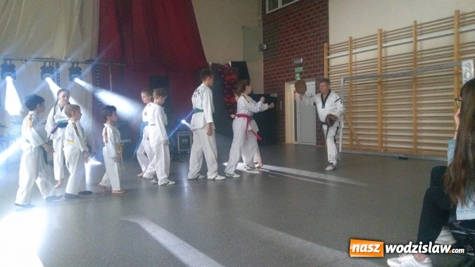 Zdjęcie w galerii na portalu naszwodzislaw.com: Koncert Charytatywny Otwórzmy nasze serca w wodzisławskim Ekonomiku wiadomości z regionu