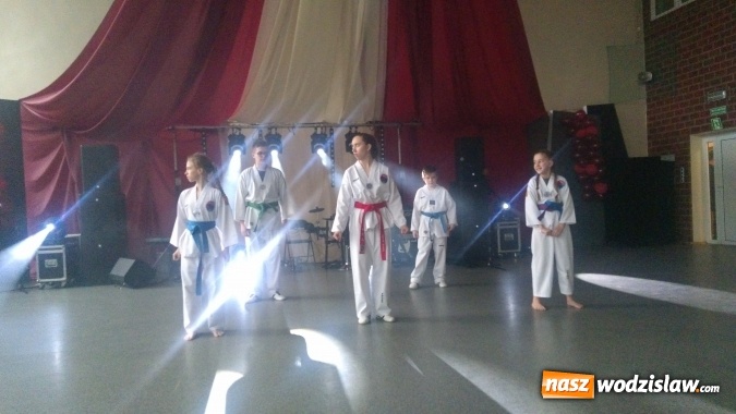 Zdjęcie w galerii na portalu naszwodzislaw.com: Koncert Charytatywny Otwórzmy nasze serca w wodzisławskim Ekonomiku wiadomości z regionu