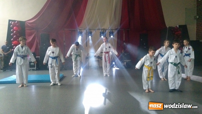 Zdjęcie w galerii na portalu naszwodzislaw.com: Koncert Charytatywny Otwórzmy nasze serca w wodzisławskim Ekonomiku wiadomości z regionu