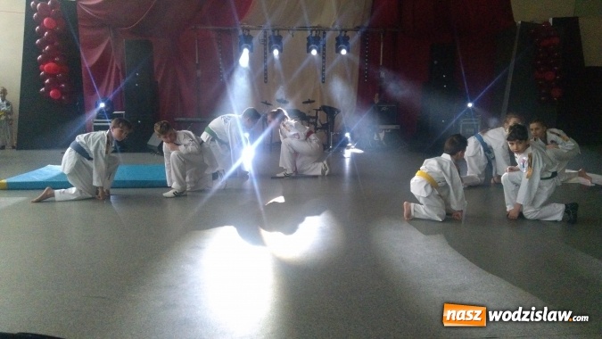 Zdjęcie w galerii na portalu naszwodzislaw.com: Koncert Charytatywny Otwórzmy nasze serca w wodzisławskim Ekonomiku wiadomości z regionu