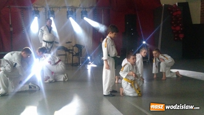 Zdjęcie w galerii na portalu naszwodzislaw.com: Koncert Charytatywny Otwórzmy nasze serca w wodzisławskim Ekonomiku wiadomości z regionu