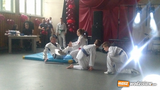 Zdjęcie w galerii na portalu naszwodzislaw.com: Koncert Charytatywny Otwórzmy nasze serca w wodzisławskim Ekonomiku wiadomości z regionu