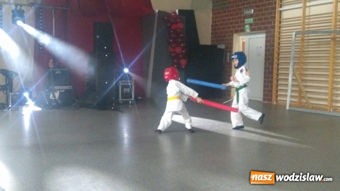 Zdjęcie w galerii na portalu naszwodzislaw.com: Koncert Charytatywny Otwórzmy nasze serca w wodzisławskim Ekonomiku wiadomości z regionu