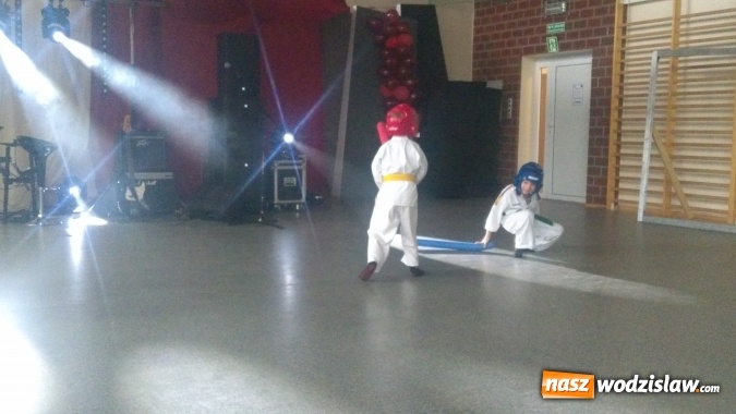 Zdjęcie w galerii na portalu naszwodzislaw.com: Koncert Charytatywny Otwórzmy nasze serca w wodzisławskim Ekonomiku wiadomości z regionu