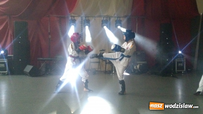 Zdjęcie w galerii na portalu naszwodzislaw.com: Koncert Charytatywny Otwórzmy nasze serca w wodzisławskim Ekonomiku wiadomości z regionu