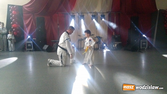 Zdjęcie w galerii na portalu naszwodzislaw.com: Koncert Charytatywny Otwórzmy nasze serca w wodzisławskim Ekonomiku wiadomości z regionu