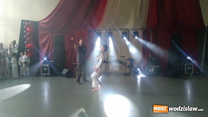 Zdjęcie w galerii na portalu naszwodzislaw.com: Koncert Charytatywny Otwórzmy nasze serca w wodzisławskim Ekonomiku wiadomości z regionu