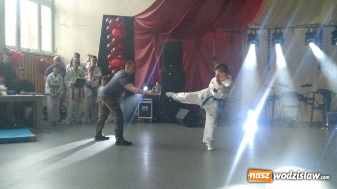 Zdjęcie w galerii na portalu naszwodzislaw.com: Koncert Charytatywny Otwórzmy nasze serca w wodzisławskim Ekonomiku wiadomości z regionu