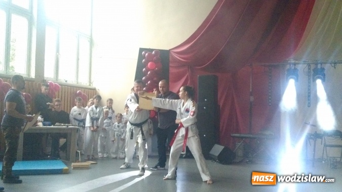 Zdjęcie w galerii na portalu naszwodzislaw.com: Koncert Charytatywny Otwórzmy nasze serca w wodzisławskim Ekonomiku wiadomości z regionu