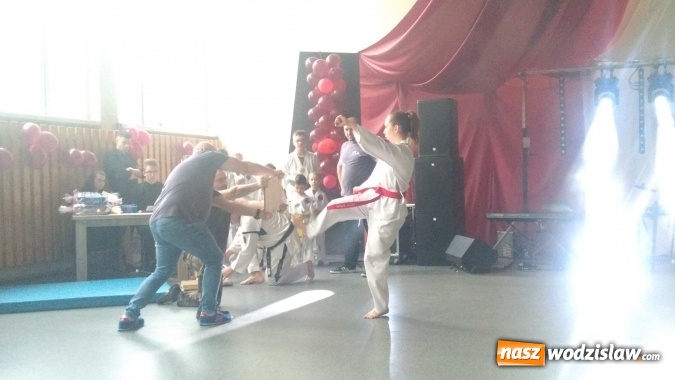 Zdjęcie w galerii na portalu naszwodzislaw.com: Koncert Charytatywny Otwórzmy nasze serca w wodzisławskim Ekonomiku wiadomości z regionu