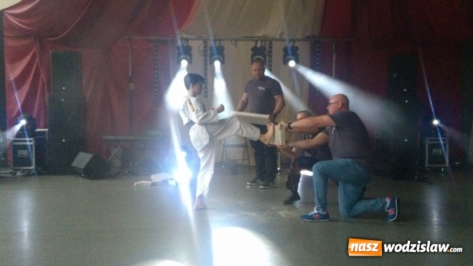 Zdjęcie w galerii na portalu naszwodzislaw.com: Koncert Charytatywny Otwórzmy nasze serca w wodzisławskim Ekonomiku wiadomości z regionu