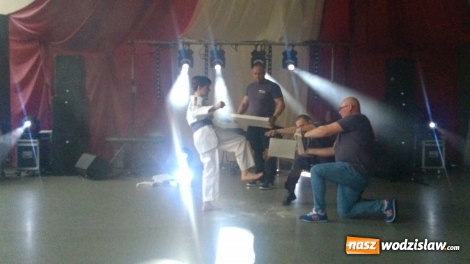 Zdjęcie w galerii na portalu naszwodzislaw.com: Koncert Charytatywny Otwórzmy nasze serca w wodzisławskim Ekonomiku wiadomości z regionu