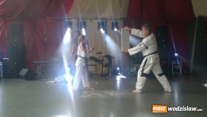 Zdjęcie w galerii na portalu naszwodzislaw.com: Koncert Charytatywny Otwórzmy nasze serca w wodzisławskim Ekonomiku wiadomości z regionu