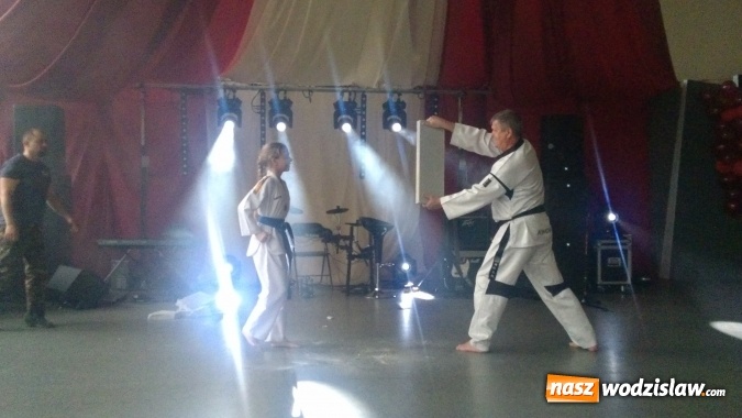 Zdjęcie w galerii na portalu naszwodzislaw.com: Koncert Charytatywny Otwórzmy nasze serca w wodzisławskim Ekonomiku wiadomości z regionu