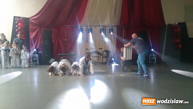 Zdjęcie w galerii na portalu naszwodzislaw.com: Koncert Charytatywny Otwórzmy nasze serca w wodzisławskim Ekonomiku wiadomości z regionu