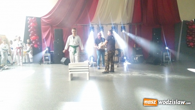 Zdjęcie w galerii na portalu naszwodzislaw.com: Koncert Charytatywny Otwórzmy nasze serca w wodzisławskim Ekonomiku wiadomości z regionu