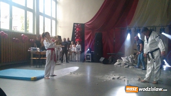 Zdjęcie w galerii na portalu naszwodzislaw.com: Koncert Charytatywny Otwórzmy nasze serca w wodzisławskim Ekonomiku wiadomości z regionu