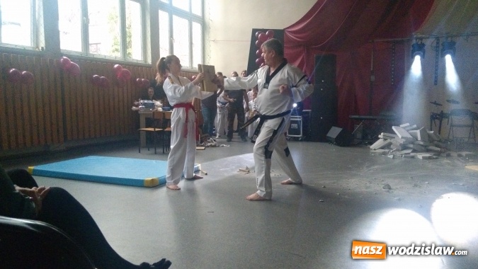 Zdjęcie w galerii na portalu naszwodzislaw.com: Koncert Charytatywny Otwórzmy nasze serca w wodzisławskim Ekonomiku wiadomości z regionu