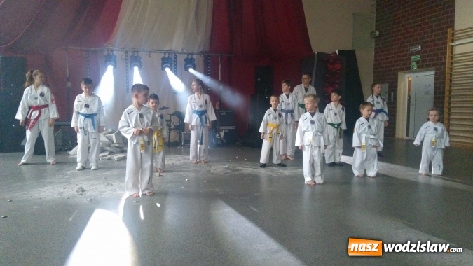 Zdjęcie w galerii na portalu naszwodzislaw.com: Koncert Charytatywny Otwórzmy nasze serca w wodzisławskim Ekonomiku wiadomości z regionu