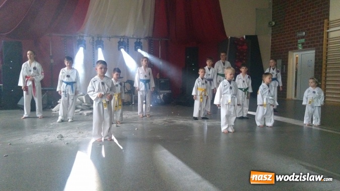 Zdjęcie w galerii na portalu naszwodzislaw.com: Koncert Charytatywny Otwórzmy nasze serca w wodzisławskim Ekonomiku wiadomości z regionu