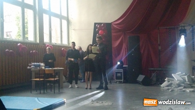 Zdjęcie w galerii na portalu naszwodzislaw.com: Koncert Charytatywny Otwórzmy nasze serca w wodzisławskim Ekonomiku wiadomości z regionu