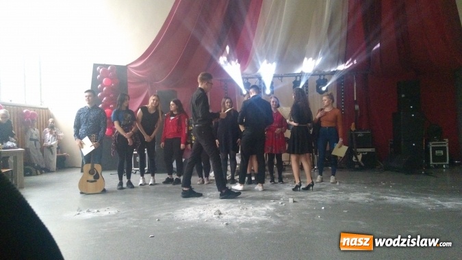 Zdjęcie w galerii na portalu naszwodzislaw.com: Koncert Charytatywny Otwórzmy nasze serca w wodzisławskim Ekonomiku wiadomości z regionu
