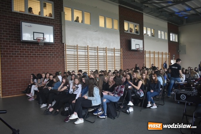 Zdjęcie w galerii na portalu naszwodzislaw.com: Koncert Charytatywny Otwórzmy nasze serca w wodzisławskim Ekonomiku wiadomości z regionu