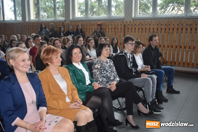 Zdjęcie w galerii na portalu naszwodzislaw.com: Koncert Charytatywny Otwórzmy nasze serca w wodzisławskim Ekonomiku wiadomości z regionu