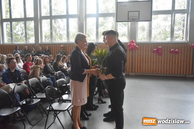 Zdjęcie w galerii na portalu naszwodzislaw.com: Koncert Charytatywny Otwórzmy nasze serca w wodzisławskim Ekonomiku wiadomości z regionu