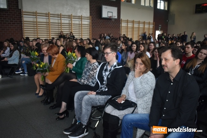 Zdjęcie w galerii na portalu naszwodzislaw.com: Koncert Charytatywny Otwórzmy nasze serca w wodzisławskim Ekonomiku wiadomości z regionu