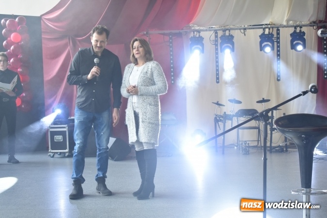 Zdjęcie w galerii na portalu naszwodzislaw.com: Koncert Charytatywny Otwórzmy nasze serca w wodzisławskim Ekonomiku wiadomości z regionu