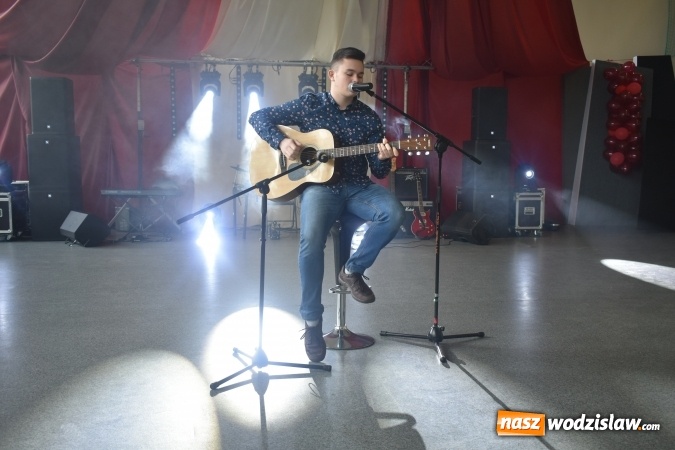 Zdjęcie w galerii na portalu naszwodzislaw.com: Koncert Charytatywny Otwórzmy nasze serca w wodzisławskim Ekonomiku wiadomości z regionu