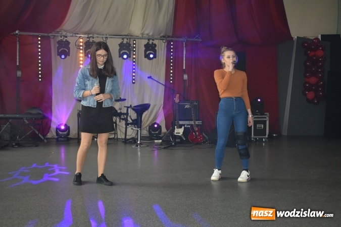 Zdjęcie w galerii na portalu naszwodzislaw.com: Koncert Charytatywny Otwórzmy nasze serca w wodzisławskim Ekonomiku wiadomości z regionu