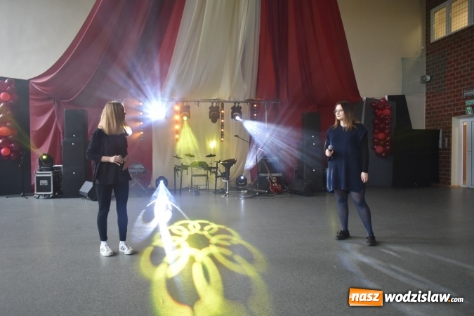 Zdjęcie w galerii na portalu naszwodzislaw.com: Koncert Charytatywny Otwórzmy nasze serca w wodzisławskim Ekonomiku wiadomości z regionu