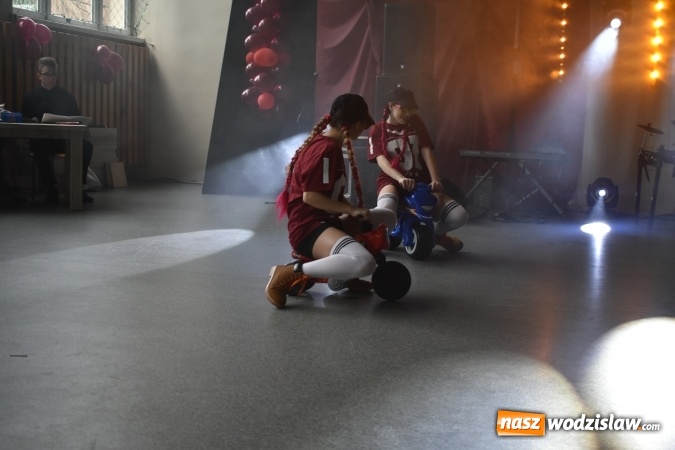 Zdjęcie w galerii na portalu naszwodzislaw.com: Koncert Charytatywny Otwórzmy nasze serca w wodzisławskim Ekonomiku wiadomości z regionu