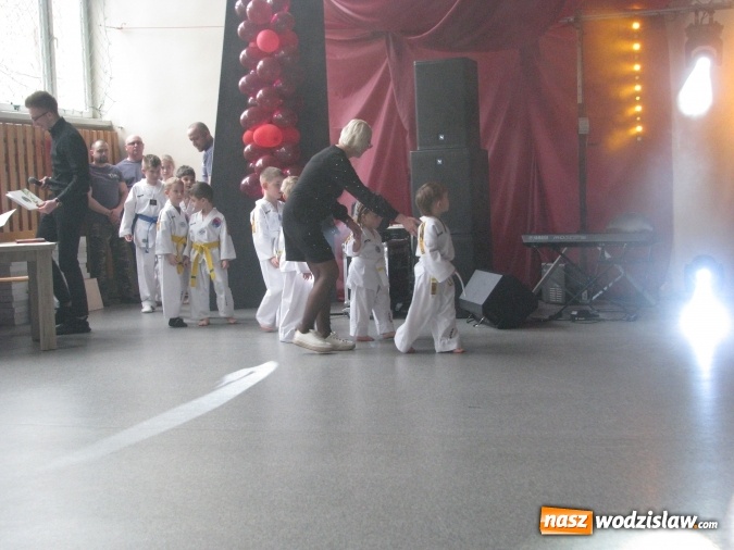 Zdjęcie w galerii na portalu naszwodzislaw.com: Koncert Charytatywny Otwórzmy nasze serca w wodzisławskim Ekonomiku wiadomości z regionu