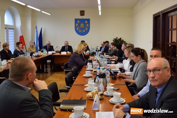 Zdjęcie w galerii na portalu naszwodzislaw.com: V sesja Rady Gminy Mszana. Życzenia i kwiaty dla sołtysów wiadomości z regionu