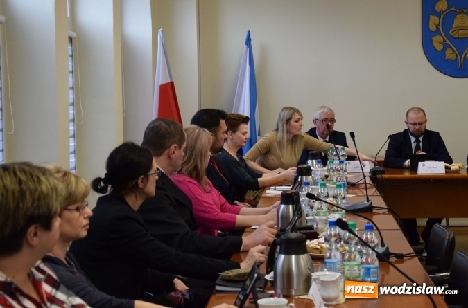 Zdjęcie w galerii na portalu naszwodzislaw.com: V sesja Rady Gminy Mszana. Życzenia i kwiaty dla sołtysów wiadomości z regionu
