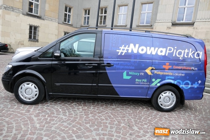 Zdjęcie w galerii na portalu naszwodzislaw.com: Busy Nowej Piątki ruszyły w teren. Także na Śląsku wiadomości z regionu