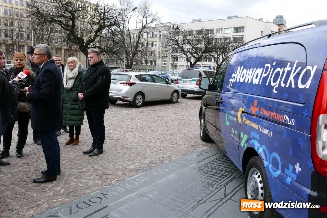 Zdjęcie w galerii na portalu naszwodzislaw.com: Busy Nowej Piątki ruszyły w teren. Także na Śląsku wiadomości z regionu