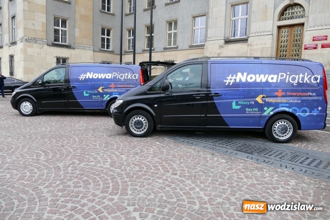 Zdjęcie w galerii na portalu naszwodzislaw.com: Busy Nowej Piątki ruszyły w teren. Także na Śląsku wiadomości z regionu