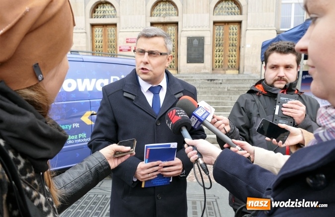 Zdjęcie w galerii na portalu naszwodzislaw.com: Busy Nowej Piątki ruszyły w teren. Także na Śląsku wiadomości z regionu
