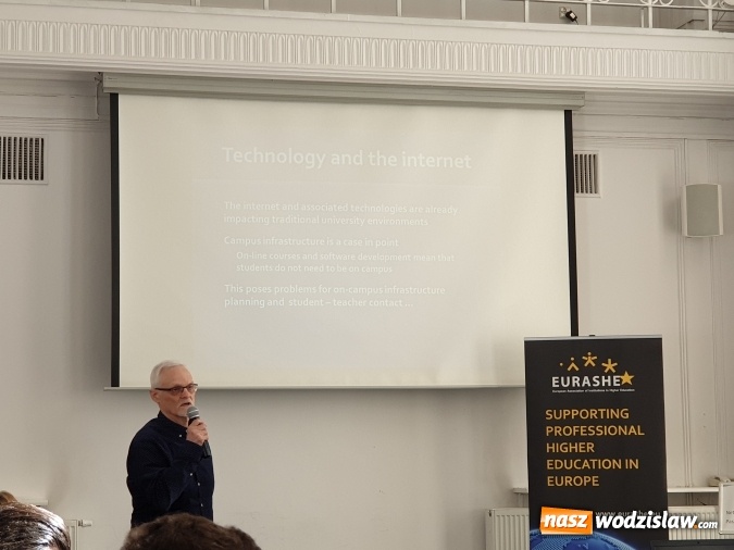 Zdjęcie w galerii na portalu naszwodzislaw.com: Rektor PWSZ w Raciborzu na Międzynarodowym Seminarium w Warszawie wiadomości z regionu