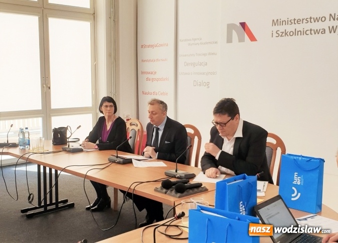 Zdjęcie w galerii na portalu naszwodzislaw.com: Rektor PWSZ w Raciborzu na Międzynarodowym Seminarium w Warszawie wiadomości z regionu