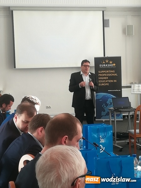 Zdjęcie w galerii na portalu naszwodzislaw.com: Rektor PWSZ w Raciborzu na Międzynarodowym Seminarium w Warszawie wiadomości z regionu