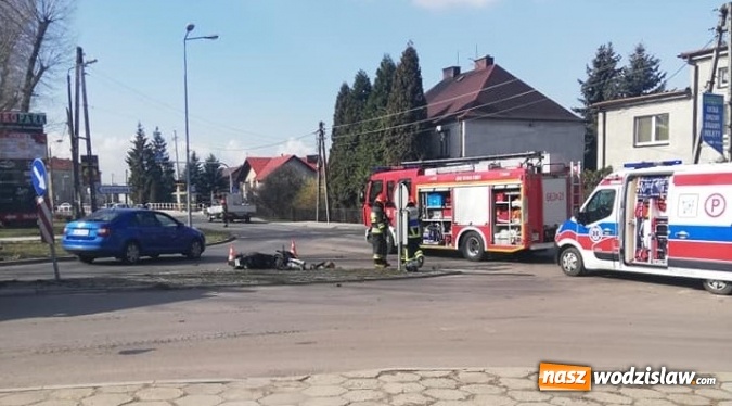 Zdjęcie w galerii na portalu naszwodzislaw.com: Zderzenie osobówki z motorowerem w Pszowie wiadomości z regionu