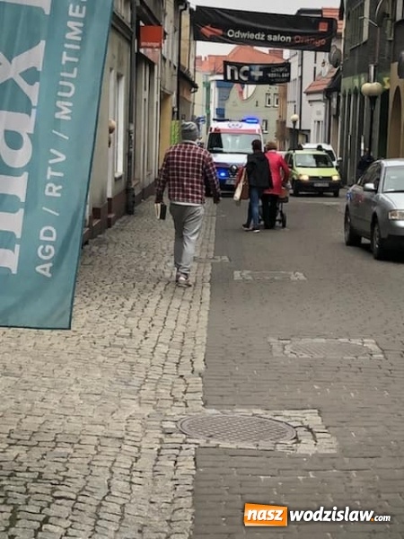 Zdjęcie w galerii na portalu naszwodzislaw.com: Poród w mieszkaniu w centrum miasta. Lądował śmigłowiec LPR wiadomości z regionu